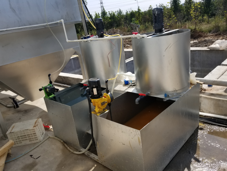 全自動加藥裝置設(shè)備用途，全自動智能加藥裝置價(jià)格，加藥裝置詳細(xì)介紹